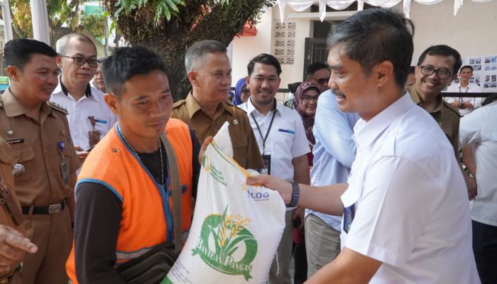 BULOG JABAR TERUS BAGIKAN BERAS BANTUAN PANGAN HINGGA DESEMBER 2023