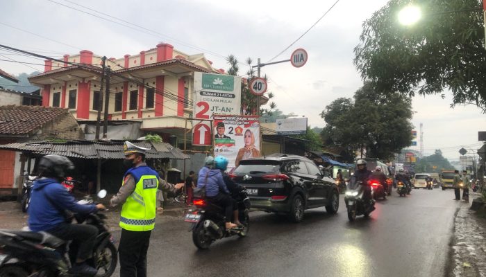 Polres Cimahi Polda Jabar, Pantau Lalin Sore Hari Pada Jam Rawan Macet Di Wilayah Hukum Polsek Batujajar