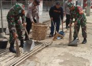 Danramil 1607/sliyeg sigap antisipasi banjir langsung pimpin kegiatan opsi lingkungan di wilayah desa sliyeg