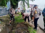 Kabid Humas Polda Jabar : Sinergitas TNI-POLRI Klari Bersama Elemen Lainnya Gotong Royong Bersihkan Saluran Air