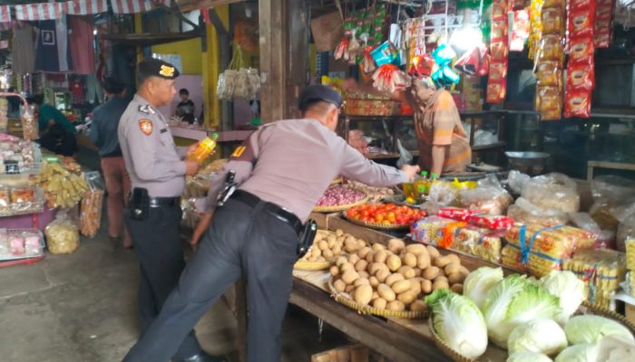 Kabid Humas Polda Jabar : Antisipasi Penimbunan Bahan Pokok, Polisi Pantau ke Pasar Ciamis Manis