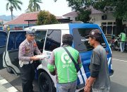 Kabid Humas Polda Jabar : Jumat Berkah, Polisi Bagikan Nasi Box Untuk Masyarakat Kurang Mampu