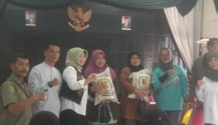 Kelurahan Cibeunying Kecamatan Cimenyan Penyerahan bantuan PKH