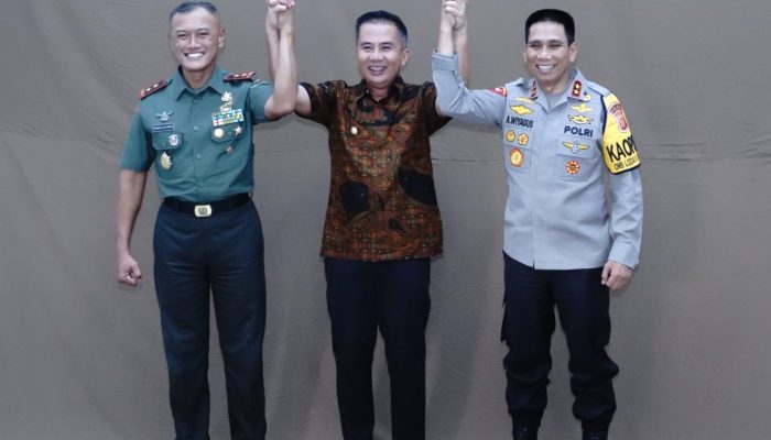 TALK SHOW INDONESIA FORWARD DENGAN TEMA “MENGGALI MAKNA PEMILU YANG JUJUR, ADIL DAN AMAN” BERSAMA KAPOLDA JABAR, PANGDAM III SILIWANGI SERTA GUBERNUR JABAR