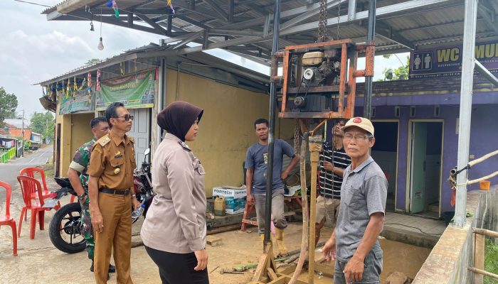 Kabid Humas Polda Jabar : Cipta Kondisi Operasi Mantap Brata, Polisi Silaturahmi Kepada Warga Desa Mekarjadi