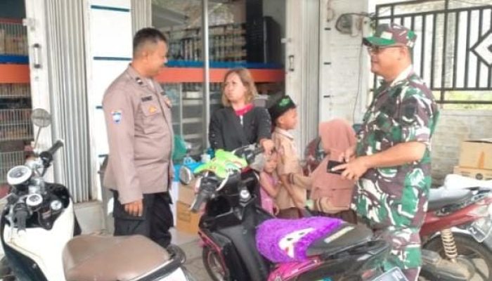 Kabid Humas Polda Jabar : Ops Mantap Brata, Tiga Pilar Kecamatan Sukadana Datangi Warga Beri Imbauan Kamtibmas