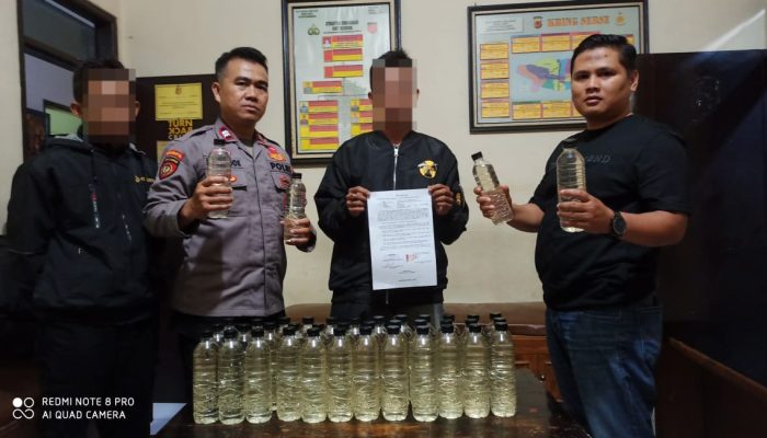 Antisipasi Gangguan Keamanan Dan Ketertiban Masyarakat Menjelang Malam Tahun Baru Polsek Kadungora Berantas Peredaran Miras