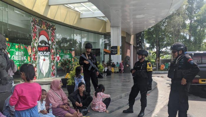 Laksanakan Patroli Kamtibmas Pada Ops Lilin Lodaya 2023, Brimob Jabar Gencarkan Patroli Gabungan di Wilayah Hukum Polres Cirebon Kota