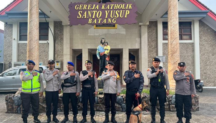 Polres Batang Bersinergi Dengan Gereja Santo Yusup: Sterilisasi Giat Misa Awal Tahun