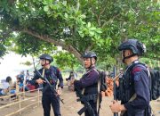 Operasi Lilin Lodaya 2023, Sat Brimob Polda Jabar Memberikan Himbauan kepada Masyarakat di Pantai Sindangkerta Kabupaten Tasikmalaya