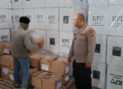 Polres Garut Lakukan Pengamanan Pelipatan Surat Suara