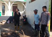 Sinergitas TNI Polri Kerja Bakti Bersihkan Selokan Air Cegah Banjir