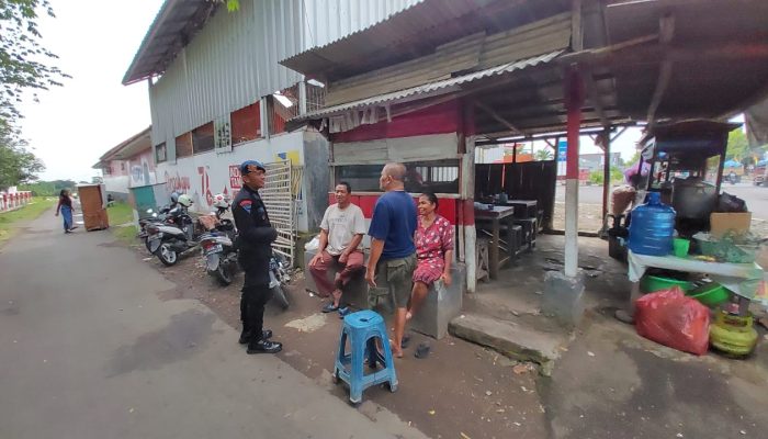 BRIMOB JABAR BERIKAN RASA AMAN KEPADA WARGA DENGAN LAKUKAN PATROLI HARKAMTIBMAS