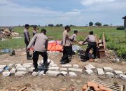 Kabid Humas Polda Jabar : Hari ke- 3, Polisi Terus Berikan Pertolongan Kepada Masyarakat Pasca Bencana Angin Puting Beliung