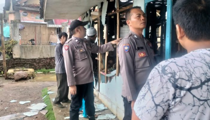 Diduga Akibat Konsleting Arus Listrik Satu Unit Rumah Warga Kampung Kalapadua Cilawu Alami Kebakaran