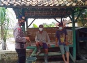 Brimob Jabar Melaksanakan Patroli Dialogis Di Pos Kamling Desa Winong
