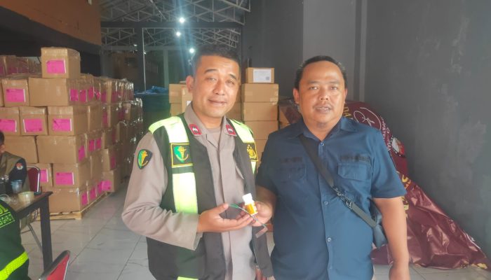 Sie Dokkes Polres Garut Jaga Kesehatan Petugas KPU dan Anggota Polres Garut Menjelang Pemilu 2024