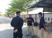 BRIMOB HAMPIRI KERUMUNAN WARGA DAN BERI HIMBAUAN TENTANG PESTA DEMOKRASI PEMILU SERENTAK 2024