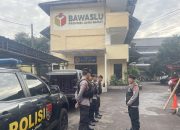 CEGAH GANGGUAN KAMTIBMAS PERSONEL POLDA JABAR PATROLI KE KANTOR BAWASLU PROVINSI JABAR JELANG PEMILU