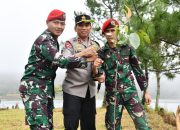 SEKTOR 6 CITARUM HARUM MELAKSANAKAN PENANAMAN VERTIVER UNTUK MENCEGAH LONGSOR DI BANTARAN SUNGAI CITARUM