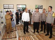 Kabid Humas Polda Jabar : Pastikan Sarana dan Prasarana Aman, Polisi Tinjau Gudang Logistik KPU Kecamatan Gunung Jati