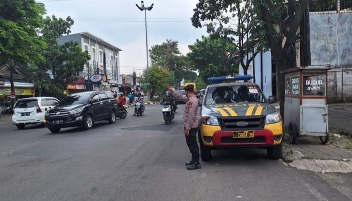 Personil Polsek Antapani Laksanakan Pengaturan Arus Lalulintas Guna Antisipasi Kemacetan