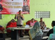Kabid Humas Polda Jabar : Jumat Curhat, Polisi Tampung Curhatan Warga di Aula Desa Tanjungsari, Kecamatan Cangkuang