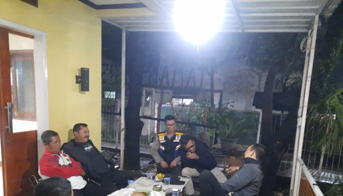 Bhabinkamtibmas Polsek Rancasari sambangi Keamanan warga malam hari