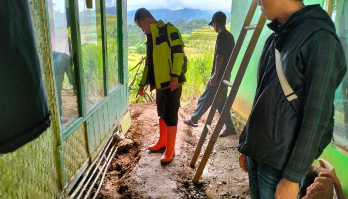 Polsek Banjarwangi Polres Garut Cek Tkp Bencana Alam Pergerakan Tanah