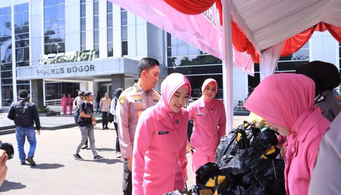 KAPOLRES BOGOR BEKERJASAMA DG BULOG ADAKAN GIAT BAZAR MURAH BERAS DAN MINYAK