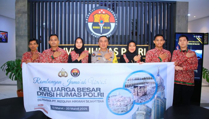 Kadiv Humas Polri Beri Reward Umroh Kepada Anggota