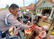 Polresta Cirebon lakukan Kerja Bakti Bantu Warga Bersihkan Lumpur Pasca Banjir