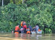 Bhabinkamtibmas Desa Nanga Kayan Bersama Tim SAR Lakukan Pencarian Warga Tengelam Di Sungai Melawi