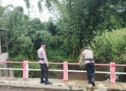 ANTISIPASI BANJIR, SAT BRIMOB POLDA JABAR CEK DEBIT AIR DI BEBERAPA TITIK TERTENTU