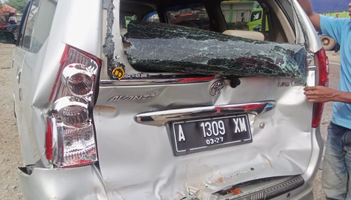 Ngerriii..! Truk Tambang Bebas Melintas Siang Hari Bolong, Jadi Ancaman Anak Sekolah dan Warga Parungpanjang