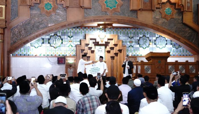 TINGKATKAN JALINAN SILATURAHMI , PJ GUBERNUR JABAR BERSAMA IRWASDA POLDA JABAR DAN FORKOPIMDA JABAR GELAR TARAWIH KELILING