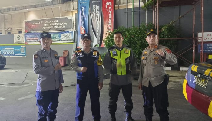 Jalin keakraban dengan Satpam,Polsek Bandung kidul Rutin Giat Patroli dialogis Malam hari di SPBU