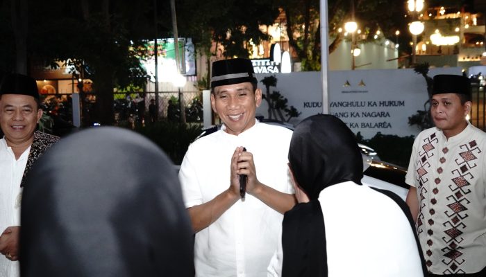 TINGKATKAN JALINAN SILATURAHMI, KAPOLDA JABAR TARAWIH KELILING BERSAMA PJ. GUBERNUR JABAR, KAJATI DAN FORKOPIMDA JABAR