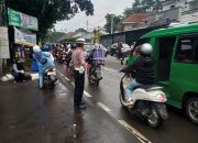 Pastikan Tidak Ada Kemacetan, Unit Lantas Polsek Antapani Laksanakan Pengaturan Arus Lalulintas