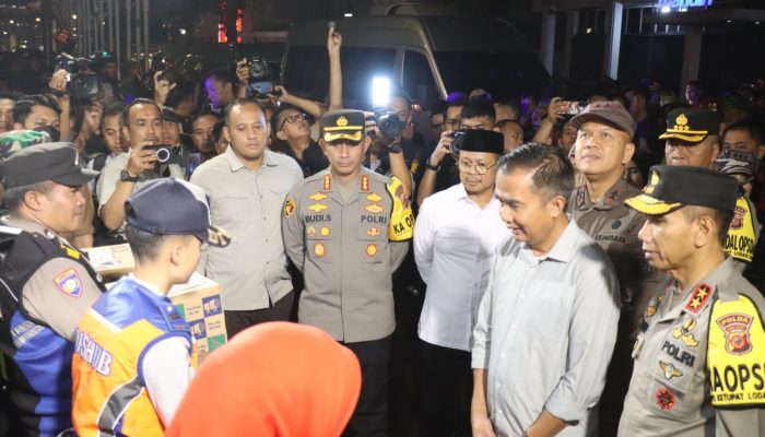 PJ. GUBERNUR JABAR, KAPOLDA JABAR BERSAMA PANGDAM III/SILIWANGI CEK PELAKSANAAN MALAM TAKBIRAN DI SEJUMLAH LOKASI DI KOTA BANDUNG