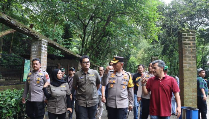 Di Libur Lebaran 2024, Kapolrestabes Bandung Monitoring Kawasan Bandung zoo