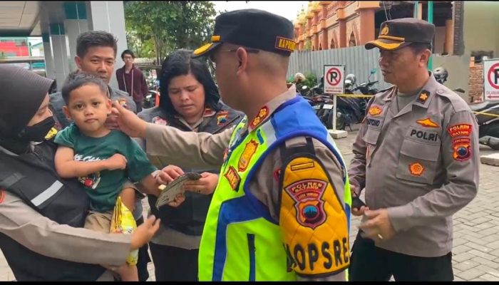 Polres Batang Identifikasi Korban Laka di Tol KM 370 A dan Berikan Trauma Healing