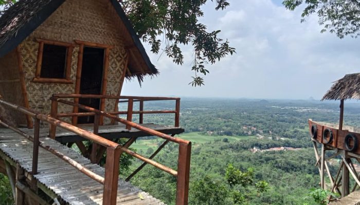 Wisata Alam Gunung Dago Membeludak di Hari Raya Idul Fitri