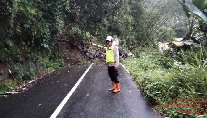 Kabid Humas Polda Jabar : Akses jalan dari Selajmbe menuju Darma kembali tertutup Longsor