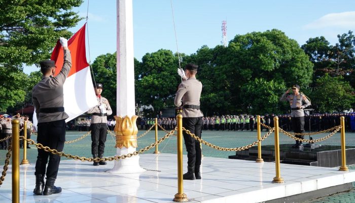 KAPOLDA JABAR PIMPIN UPACARA BENDERA, PERINGATI HARI KESADARAN NASIONAL