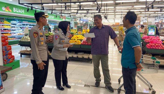 Kabid Humas Polda Jabar : Polisi di Majalengka Gelar Sosialisasi Penerimaan Terpadu Calon Anggota Polri T.A. 2024 di Yogya Grand Majalengka