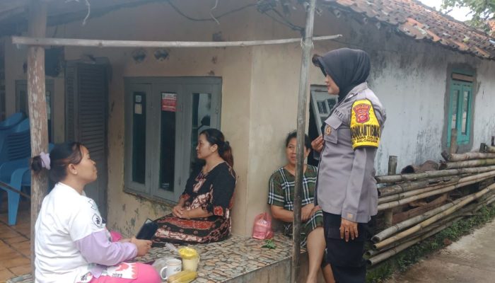 Kabid Humas Polda Jabar : Polwan Bhabinkamtibmas Ajak Warga Lawan Hoax dan Jaga Keamanan