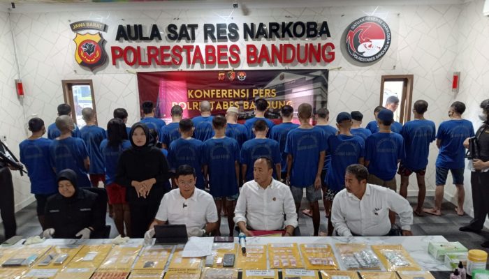 Sebanyak 41 orang pengedar narkotika di Kota Bandung berhasil ditangkap sepanjang bulan April tahun 2024 oleh Sat Narkoba Polrestabes Bandung.