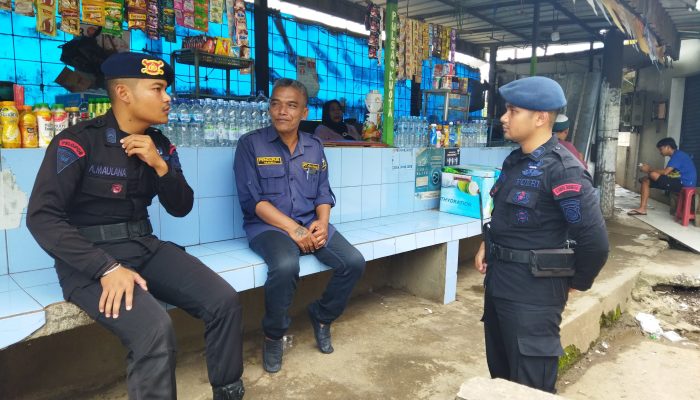 Di Terminal Bus, Brimob Jabar Pantau kegiatan Masyarakat 