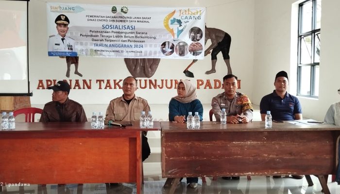 Kabid Humas Polda Jabar : Polisi Melaksanakan Giat Sosialisasi Pelaksanaan Program Listrik Perdesaan di Desa Cipeundeuy